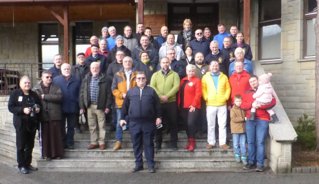 Pamiątkowe zdjęcie uczestników spotkania
